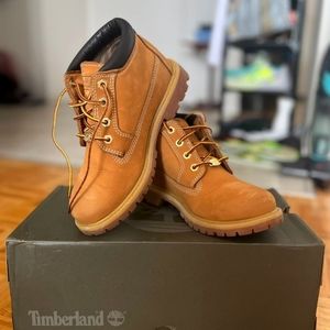 Timberland Nellie Boots Size 6 in Wheat Brown Nubuck